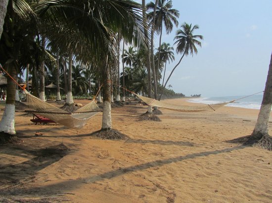 Brenu Akyinim Beach